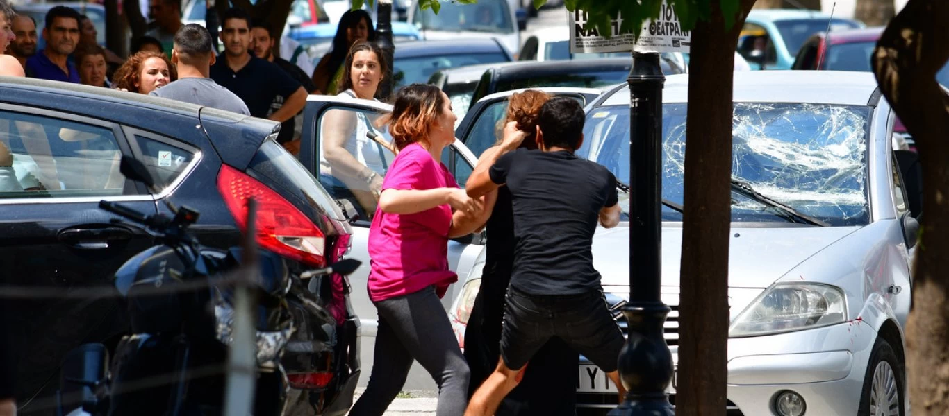 Ρόδος: Κάτοικος πήγε να ζητήσει από τους Ρομά να χαμηλώσουν τη μουσική κι εκείνοι τον έστειλαν στο νοσοκομείο (βίντεο)